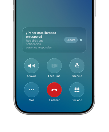 iPhone, mitad inferior de la pantalla mostrando una llamada activa con la nueva opción Asistente de Llamada en Espera y una notificación con el botón Poner en Espera