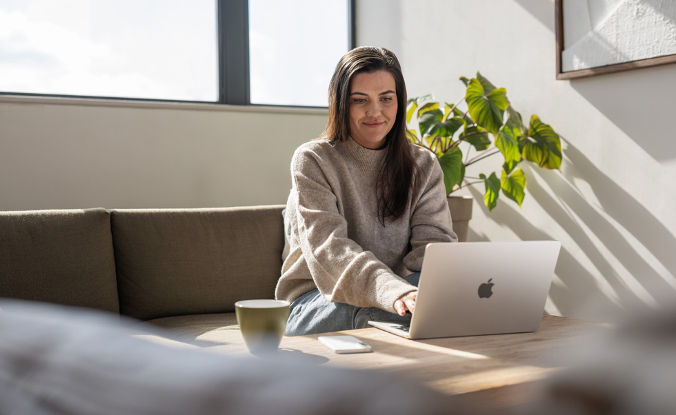Com o MacBook Air, os enfermeiros podem prestar aconselhamento e tranquilizar os tutores, mesmo quando estão em casa.
