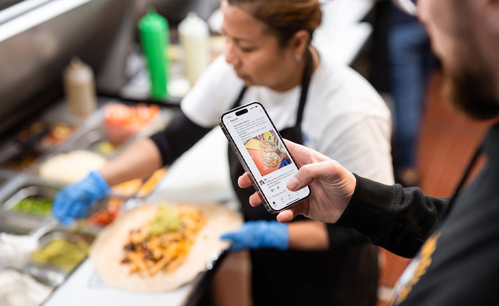 O Slack no iPhone ajuda a equipa Señor Sisig a comunicar facilmente entre os diversos locais onde operam.