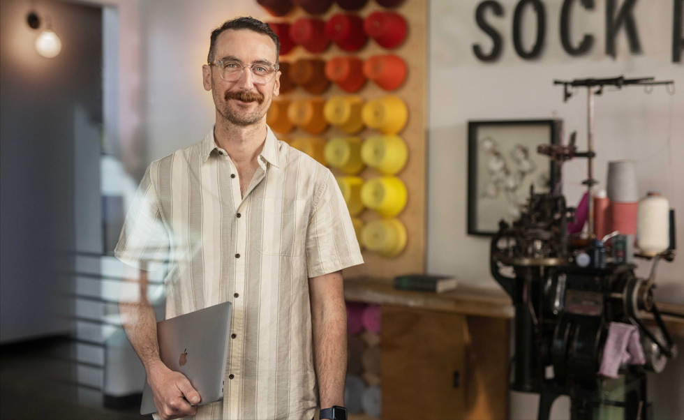 Max Williamson, Vice‑Presidente de sucesso do cliente e parcerias estratégicas, também desempenha funções no departamento de TI.