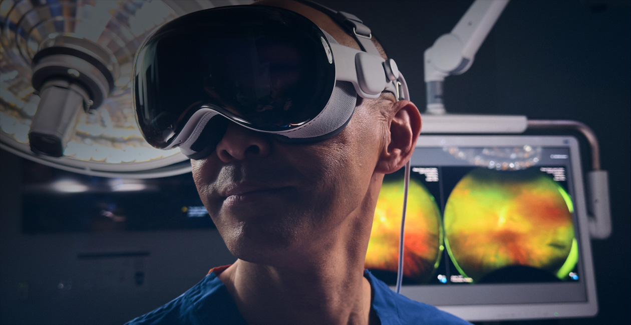 Un chirurgien portant Apple Vision Pro en salle d’opération.