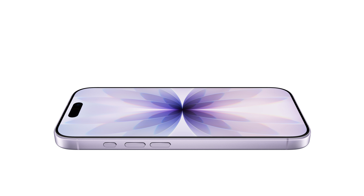 درع السيراميك يهبط بسلاسة على الجزء الأمامي الخارجي لجهاز iPhone 17