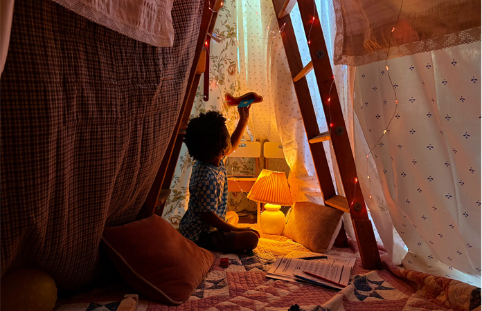 使用低光模式相機功能拍攝的單人照