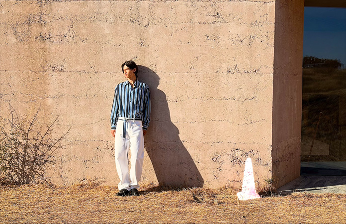 展示使用清除工具從相片中移除的交通錐