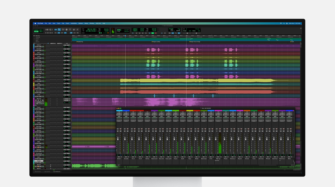 Pro Display XDR 螢幕展示音樂製作工作。