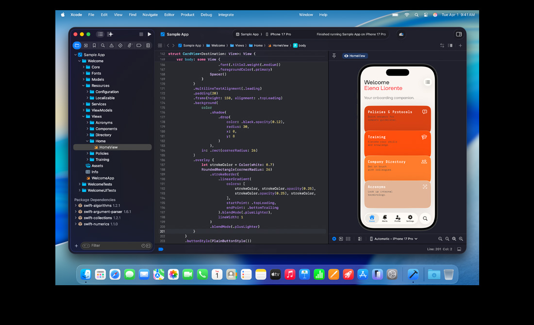 Pantalla de un MacBook Pro donde una persona programa una app para un hackatón multilingüe en Xcode