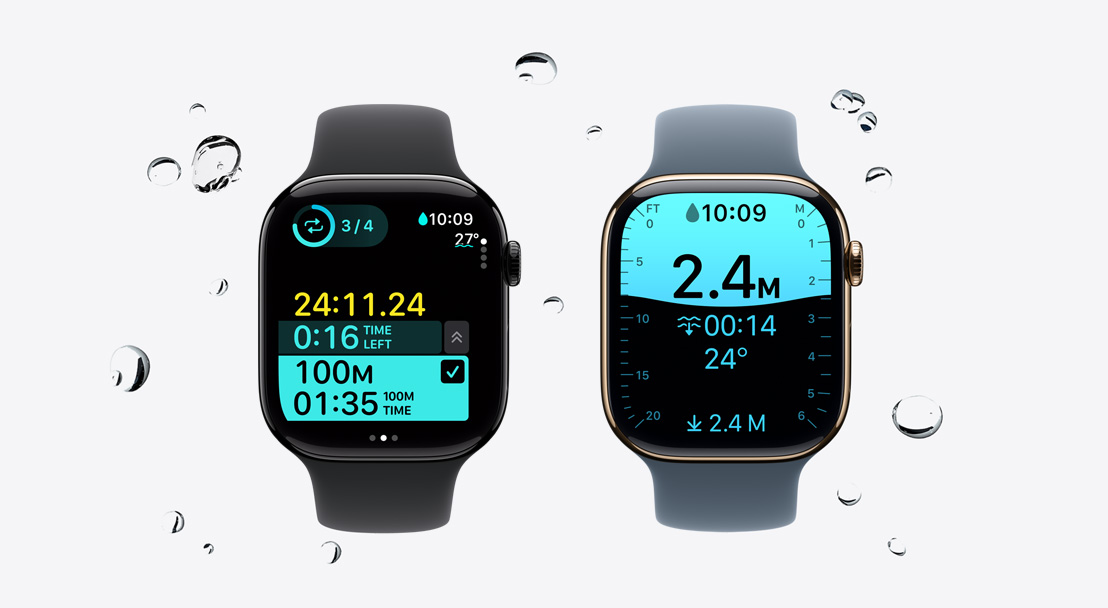 兩款 Apple Watch Series 11 裝置,分別配備拋光亮黑色鋁金屬錶殼和金色鈦金屬錶殼,並配搭黑色運動錶帶和錨鐵藍色運動錶帶;螢幕顯示體能訓練 app 正追蹤游泳訓練;手錶上有水珠滑落