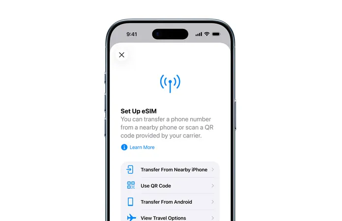 iPhone Air 機身正面,展示使用設定流動網絡功能,透過 eSIM 輕鬆轉移電話號碼
