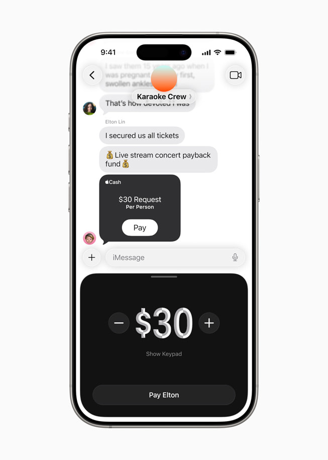 In a group conversation in Messages, a user gets a request to pay a friend using Apple Cash.