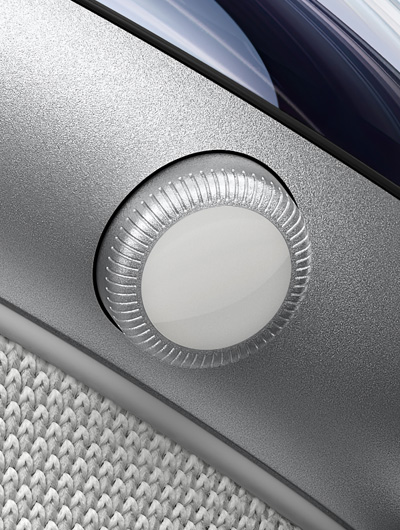 Apple Vision Pro 側面特寫,展示數碼旋鈕