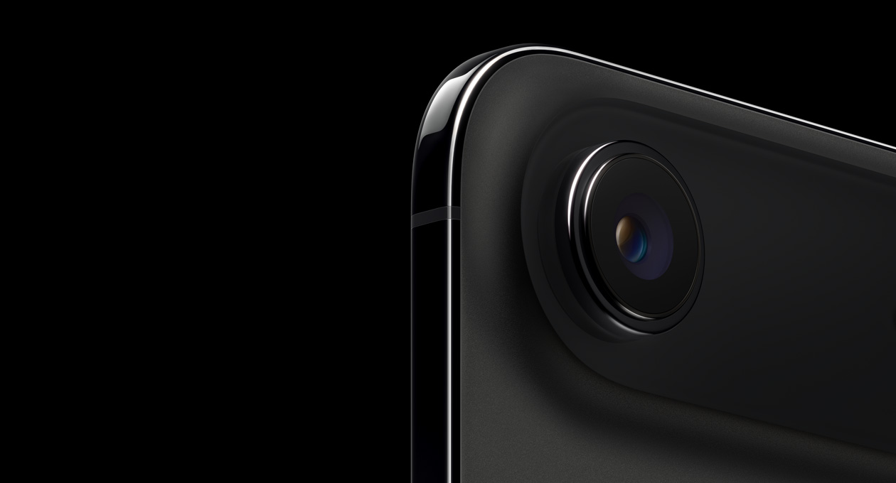 iPhone Air, вид ззаду, космічний чорний колір, верхній заокруглений кут, система камер Fusion з одним об’єктивом