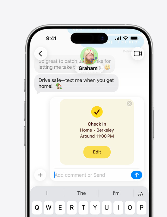 iPhone 螢幕顯示正在訊息 app 的訊息討論串中使用報平安功能
